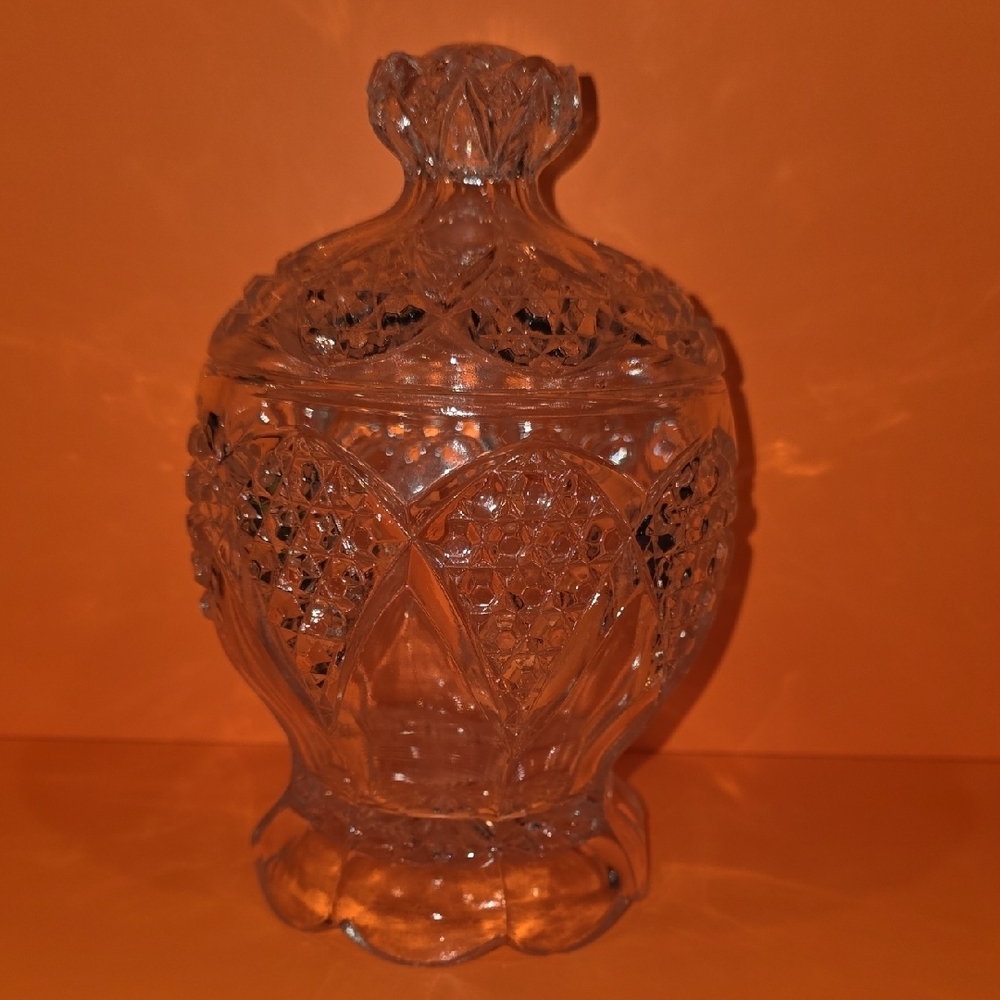 (J30)  Elegant Clear Glass Candy/storage Jar